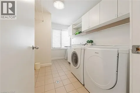 2 Anslow Court Dundas ON L9H 6Z2