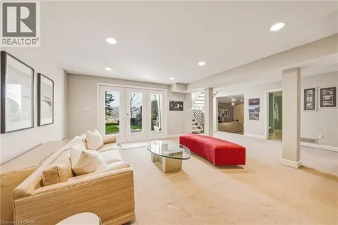 2 Anslow Court Dundas ON L9H 6Z2