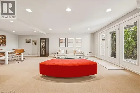 2 Anslow Court Dundas ON L9H 6Z2