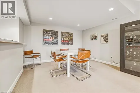 2 Anslow Court Dundas ON L9H 6Z2