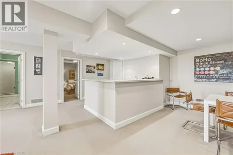2 Anslow Court Dundas ON L9H 6Z2