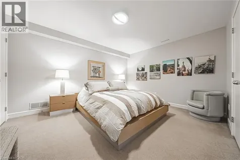 2 Anslow Court Dundas ON L9H 6Z2