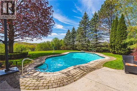 2 Anslow Court Dundas ON L9H 6Z2