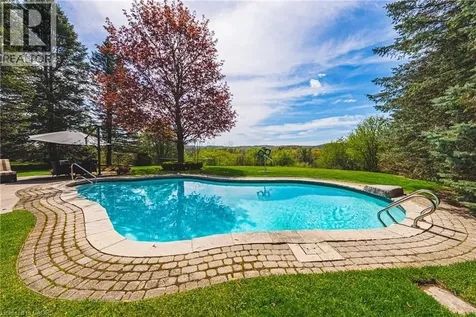 2 Anslow Court Dundas ON L9H 6Z2