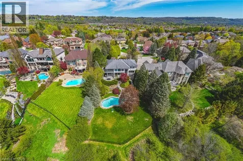 2 Anslow Court Dundas ON L9H 6Z2