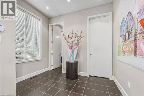 2 Anslow Court Dundas ON L9H 6Z2