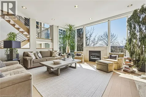 2 Anslow Court Dundas ON L9H 6Z2
