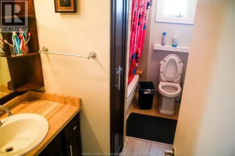2709 Clemenceau Windsor ON N8T 2P9