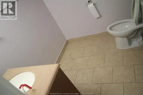 2709 Clemenceau Windsor ON N8T 2P9