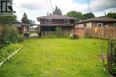 2709 Clemenceau Windsor ON N8T 2P9