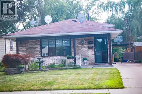 2709 Clemenceau Windsor ON N8T 2P9