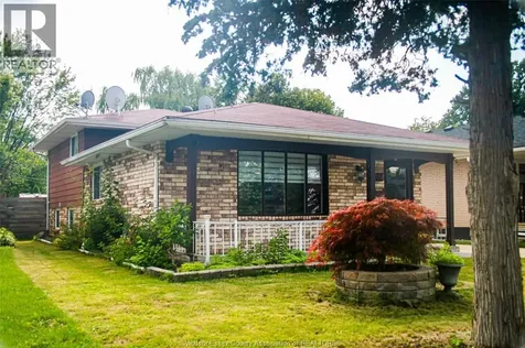 2709 Clemenceau Windsor ON N8T 2P9