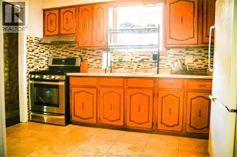 2709 Clemenceau Windsor ON N8T 2P9