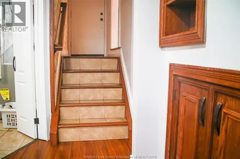 2709 Clemenceau Windsor ON N8T 2P9