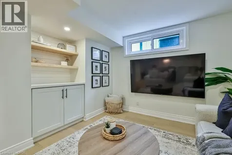 2478 Cavendish Drive Burlington ON L7P 3T9
