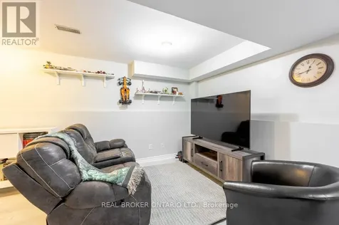 185 Highland Crescent Kitchener ON N2M 5P8