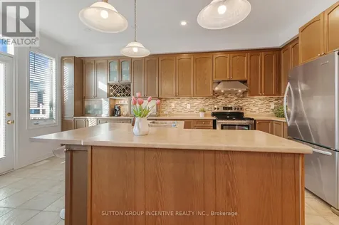119 Thatcher Crescent East Gwillimbury ON L9N 0B9