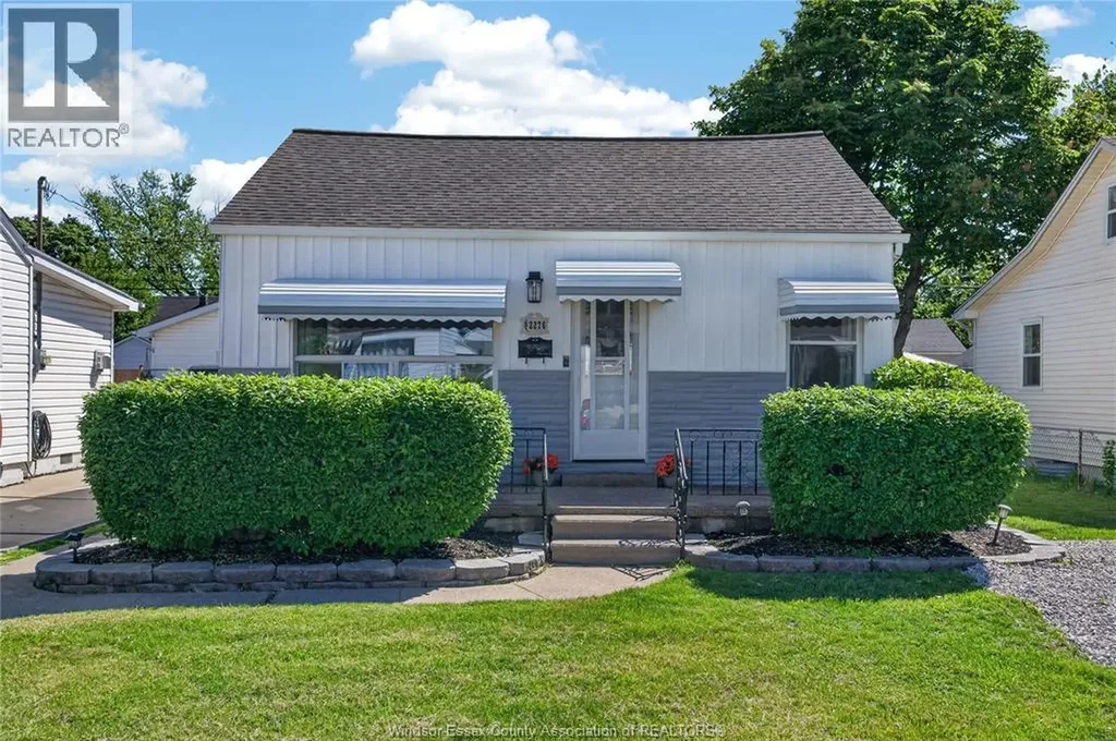 2276 Marentette Windsor ON N9E 2C5