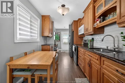 2276 Marentette Windsor ON N9E 2C5