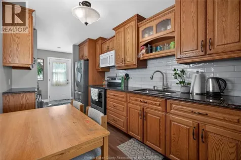 2276 Marentette Windsor ON N9E 2C5