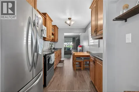 2276 Marentette Windsor ON N9E 2C5