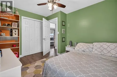 2276 Marentette Windsor ON N9E 2C5