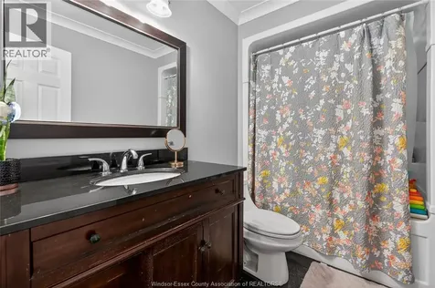 2276 Marentette Windsor ON N9E 2C5