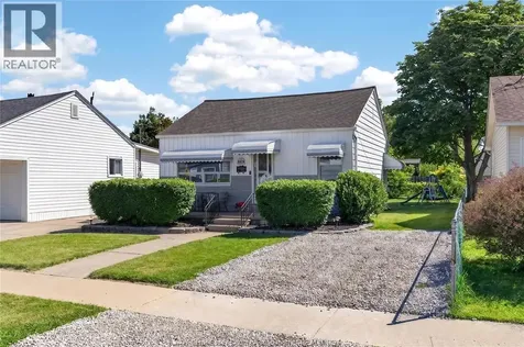 2276 Marentette Windsor ON N9E 2C5
