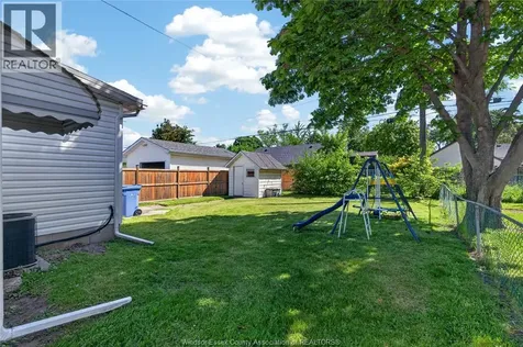 2276 Marentette Windsor ON N9E 2C5