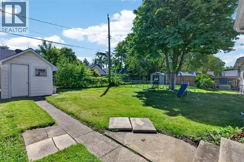 2276 Marentette Windsor ON N9E 2C5
