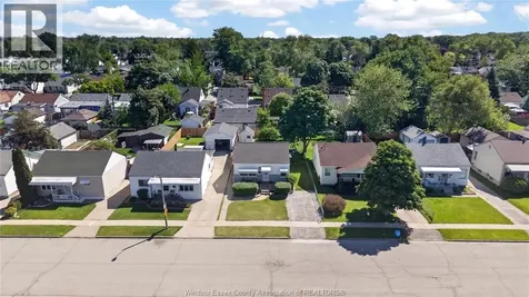 2276 Marentette Windsor ON N9E 2C5