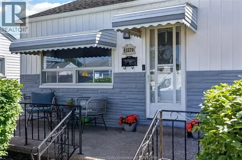2276 Marentette Windsor ON N9E 2C5