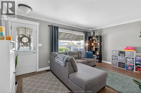 2276 Marentette Windsor ON N9E 2C5