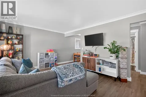 2276 Marentette Windsor ON N9E 2C5