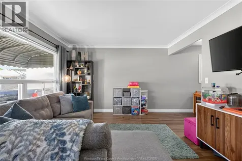 2276 Marentette Windsor ON N9E 2C5