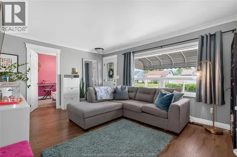 2276 Marentette Windsor ON N9E 2C5