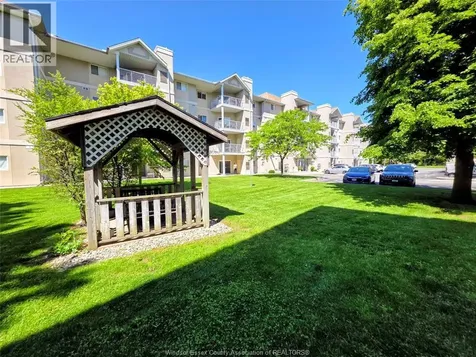 1655 Grand Marais Windsor ON N8E 4W4