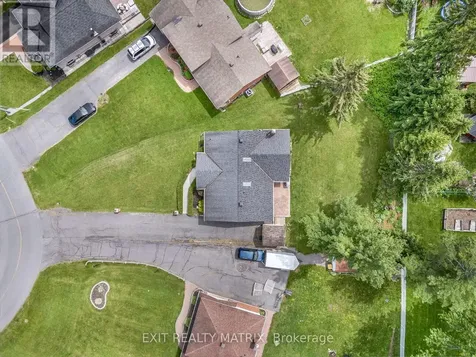 768 Dewhurst Avenue Cornwall ON K6J 5H4