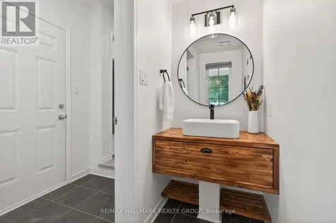 115 Cedardown Private Ottawa ON K2J 0W2