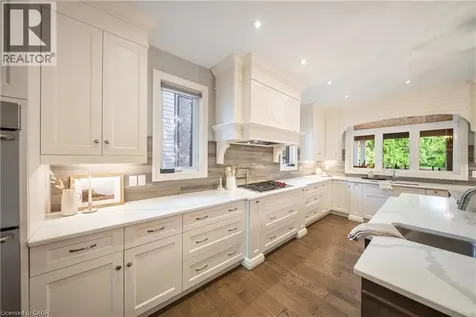648 Cedar Avenue Burlington ON L7T 2R5