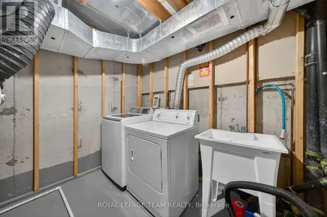 3315 Hogarth Avenue Ottawa ON K1T 1S6