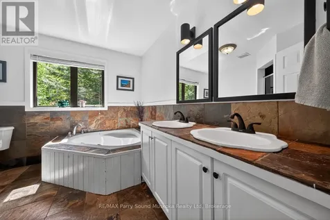 34 Silver Point Drive Seguin ON P2W 2W8
