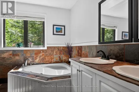 34 Silver Point Drive Seguin ON P2W 2W8