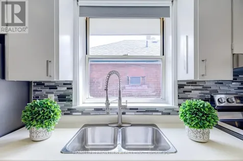 1105 Greenwood Avenue Toronto (east York) ON M4J 4E5