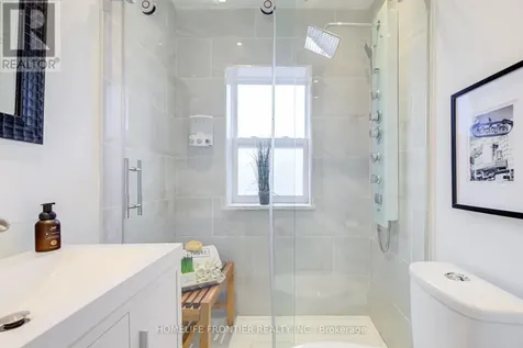 1105 Greenwood Avenue Toronto (east York) ON M4J 4E5