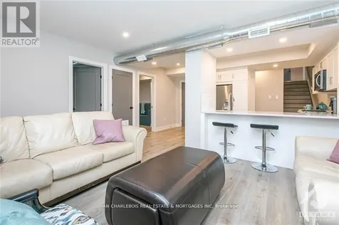 846 Rockson Crescent Ottawa ON K2S 0S6