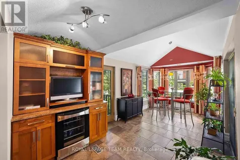 139 Pleasant Park Road Ottawa ON K1H 5M4
