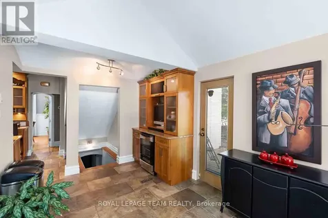 139 Pleasant Park Road Ottawa ON K1H 5M4