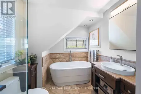 139 Pleasant Park Road Ottawa ON K1H 5M4