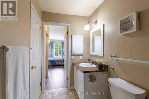 9 Macassa Circle Ottawa ON K2T 1J7